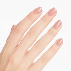 OPI Somewhere Over the Rainbow Mountains, tono rosa suave para uñas elegantes.