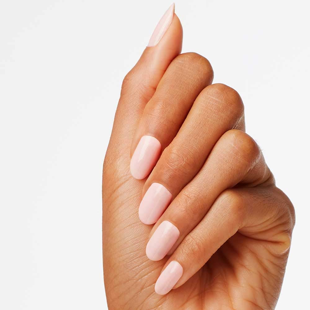 OPI Sweet Heart, textura cremosa que facilita la aplicación suave.