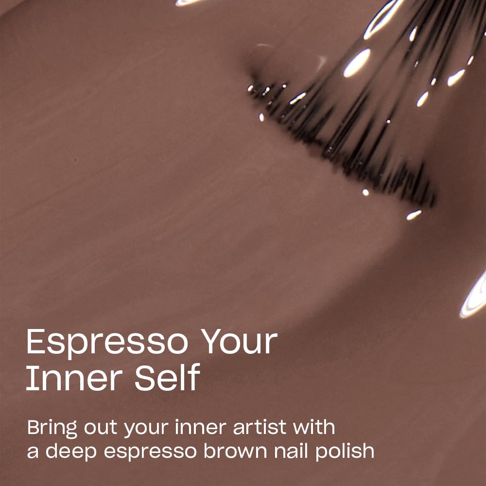 OPI Espresso Your Inner Self: muestra de tono marrón oscuro para uñas.
