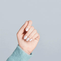 OPI Kyoto Pearl, fórmula resistente a astillas para un look duradero.