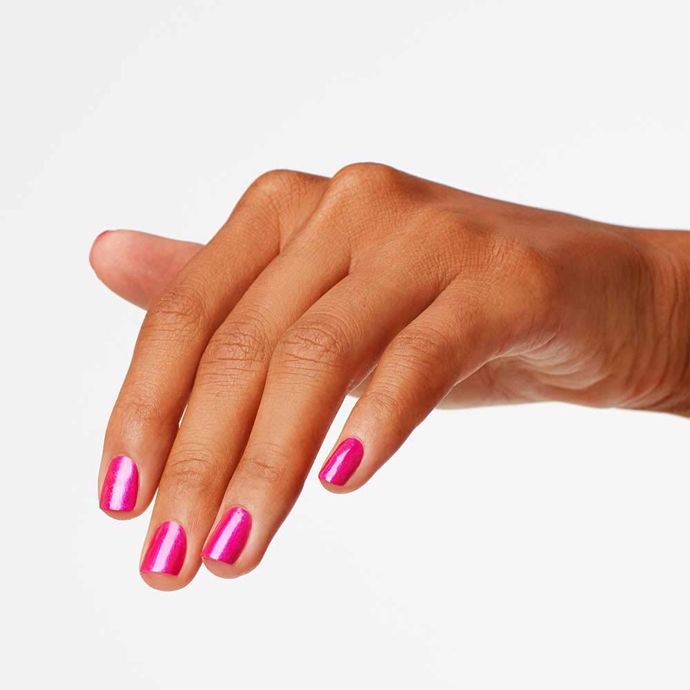 OPI Pompeii Purple, acabado brillante, apariencia de salón en casa