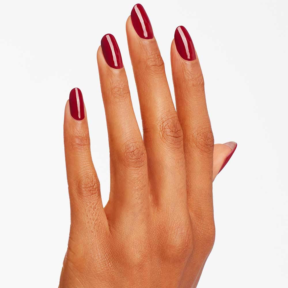 OPI Malaga Wine: muestra de tono para combinar con accesorios