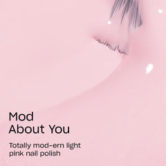 OPI Mod About You, brocha amplia aplicando color, cobertura uniforme