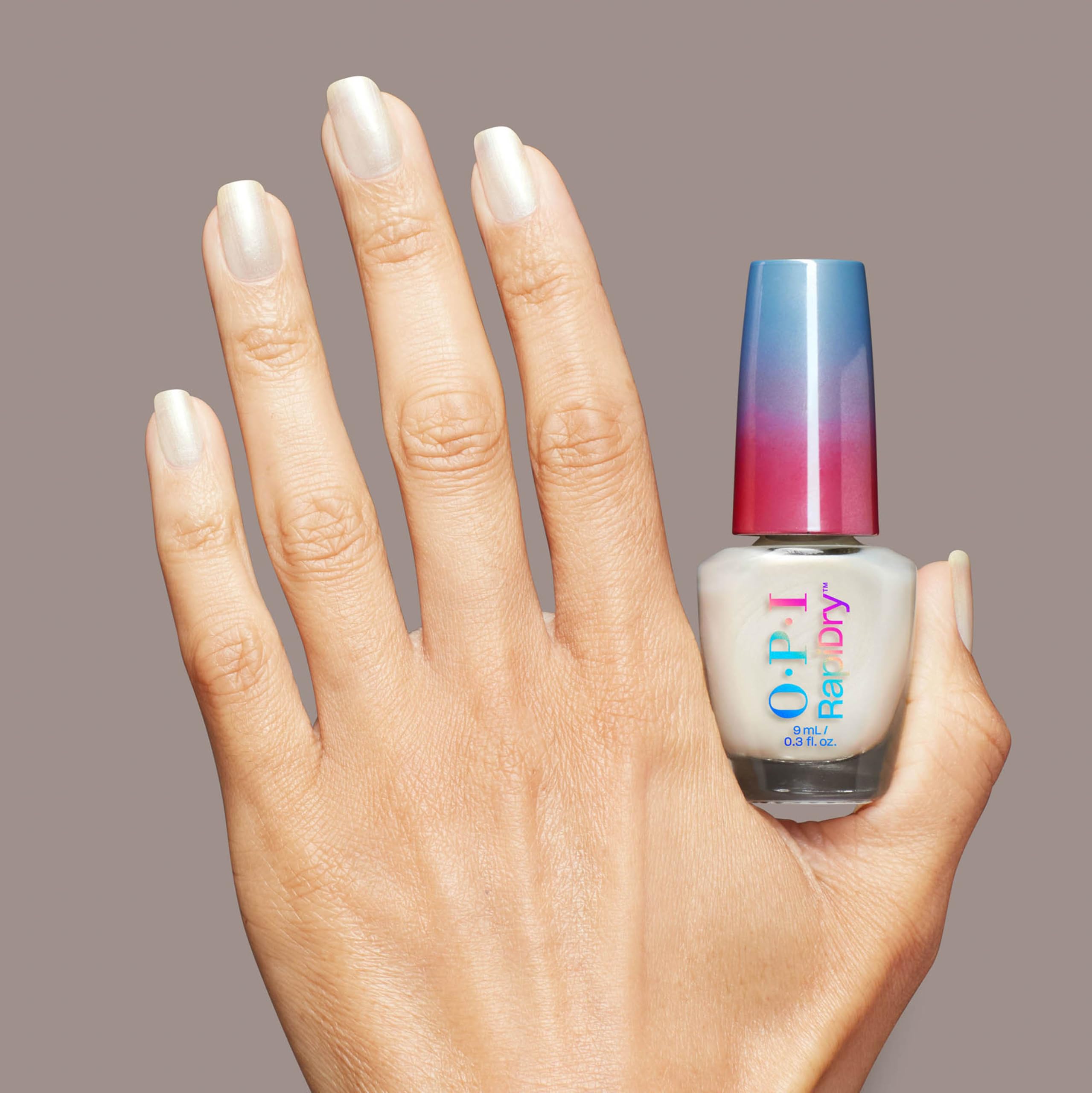 OPI RapiDry: fórmula vegana sin ingredientes animales.