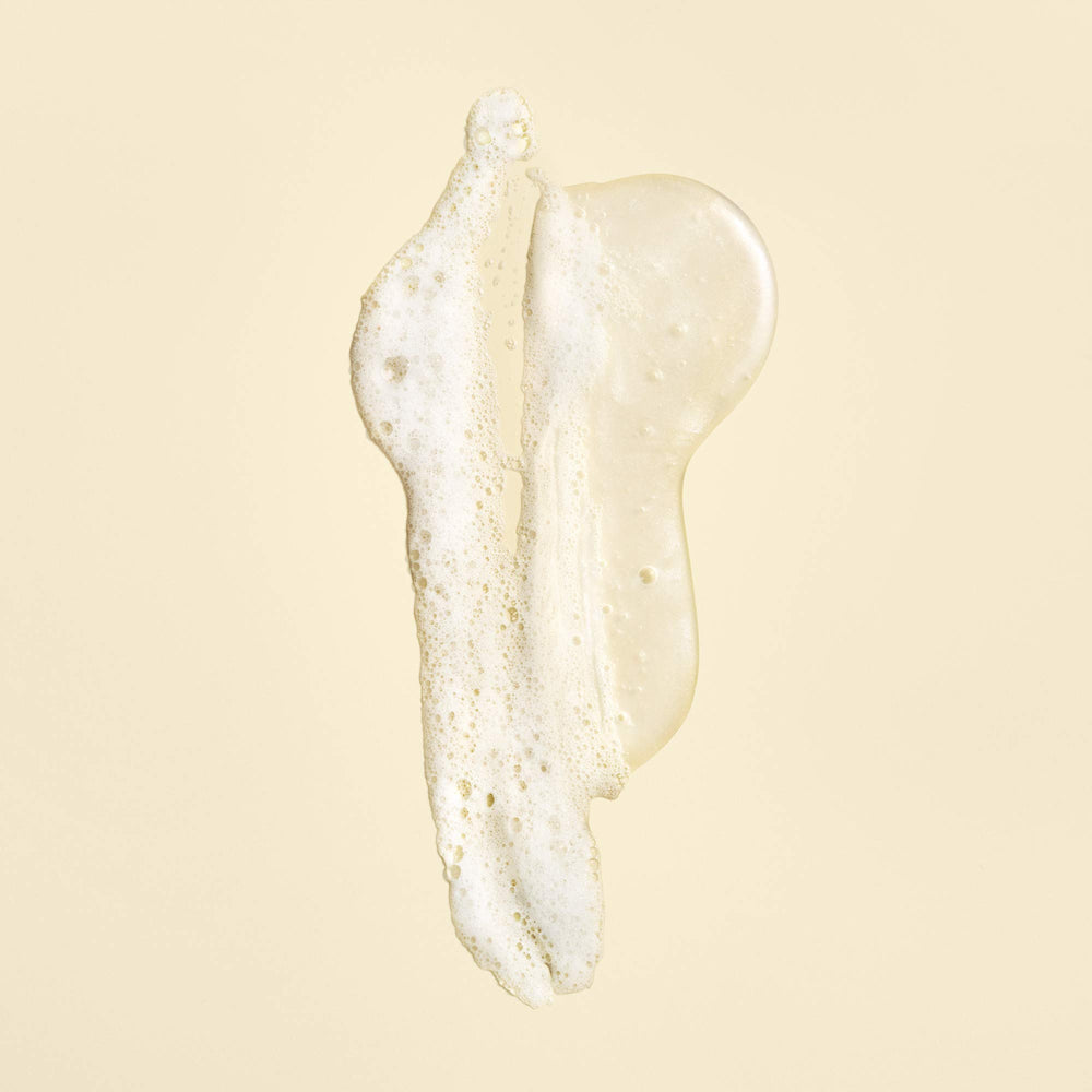 Oribe Gold Lust shampoo foamy lather with creamy texture and soothing aroma