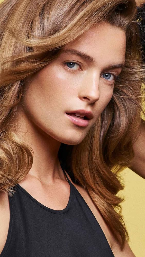 Oribe Hair Alchemy Resilience Shampoo applying to hair to illustrate nourishing cleanse.