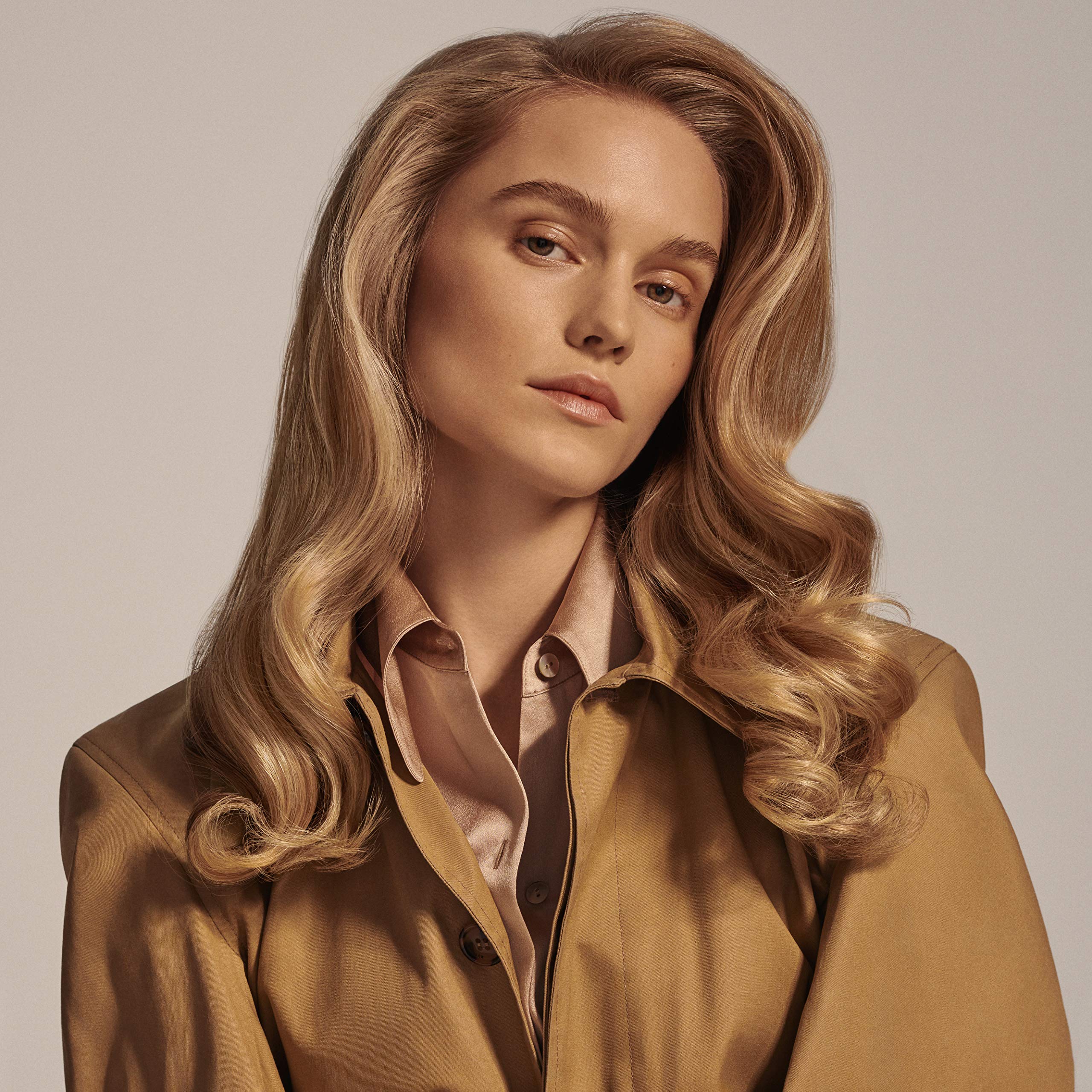 Brightening effect of Oribe Imperial Blowout with lemon and chamomile