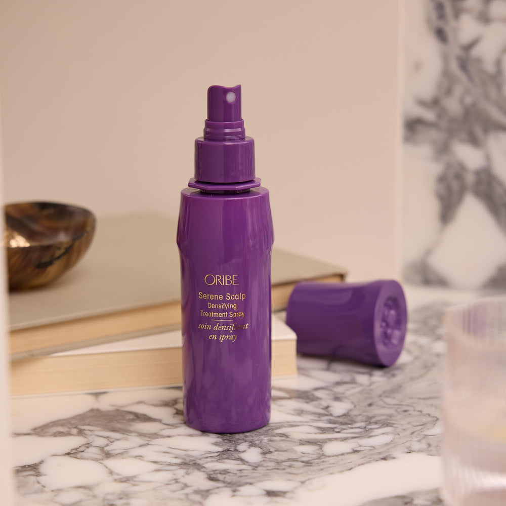 Oribe Serene Scalp Densifying Treatment Spray: protección antioxidante para el cabello frente a daños.