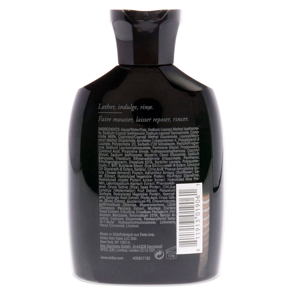 Oribe Signature Shampoo creates a luxurious rich lather for detangling and protection.