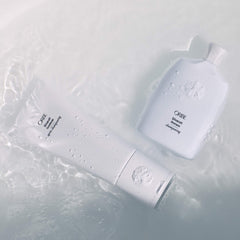 Oribe Silverati strands gleaming after use indicate elasticity and shine.