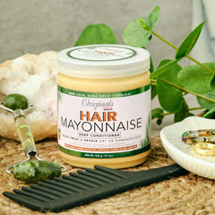 Aplicación en el cabello con el acondicionador Mayonnaise de Originals by Africa's Best.