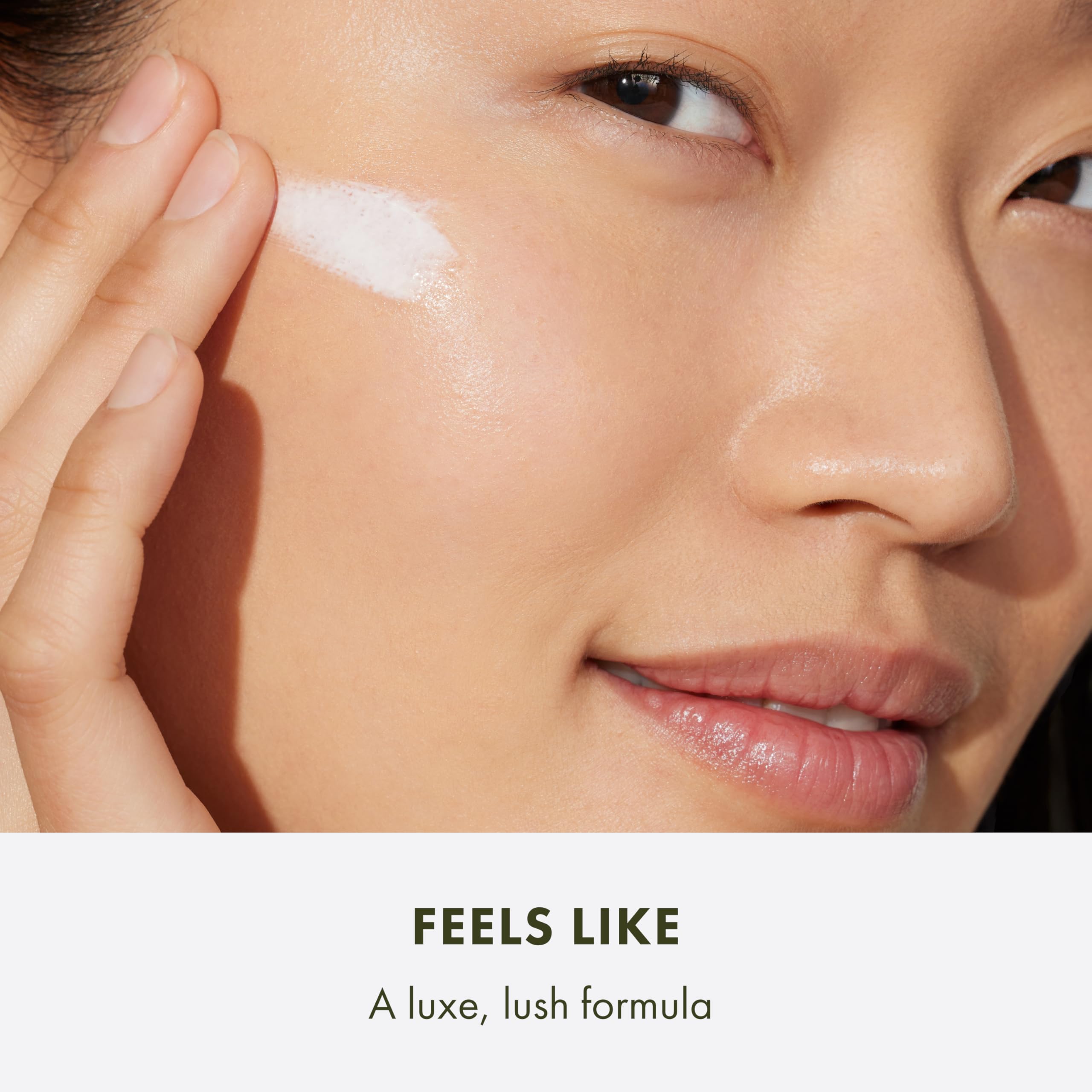 Origins A Perfect World moisturizer White Tea close-up highlights antioxidant-rich formula.