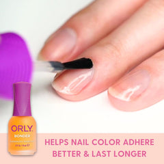 Aplicación suave de Orly Bonder para adherencia prolongada en uñas.