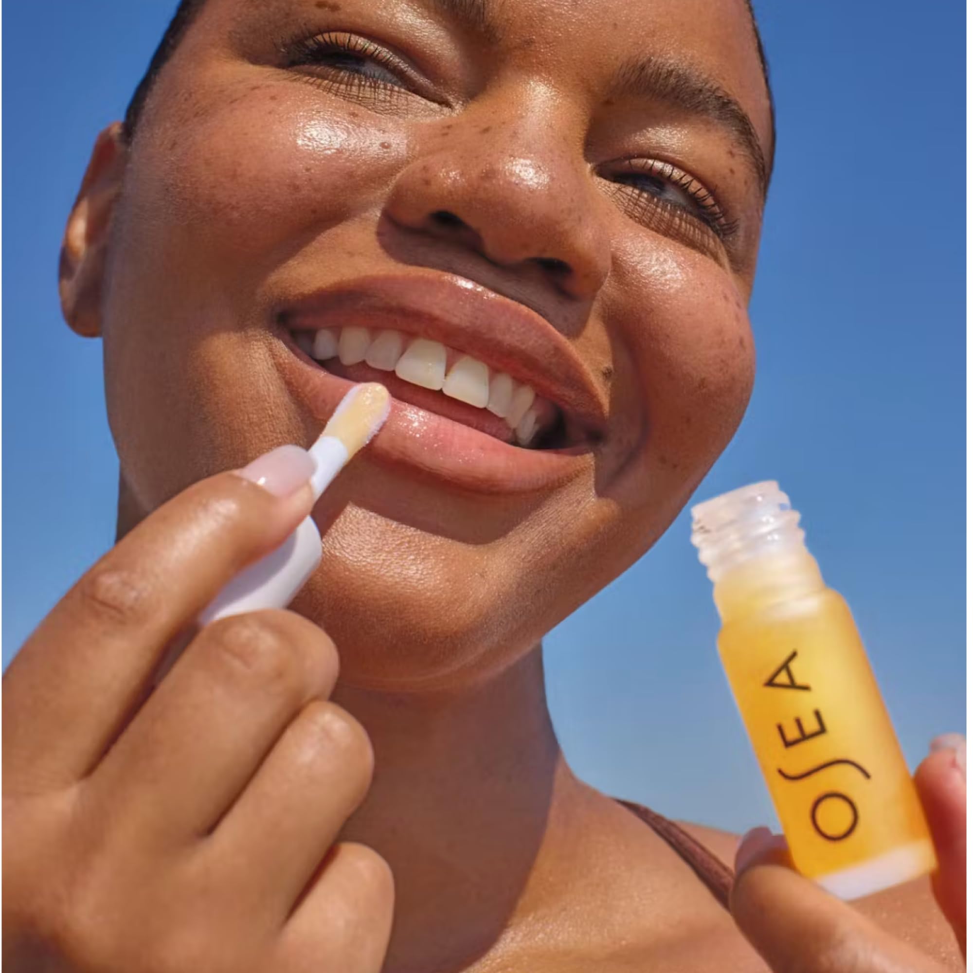 OSEA lip oil booster plush applicator enables precise, smooth lip application.