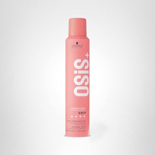 OSiS+ Grip Extreme Hold Mousse ofrece protección térmica para secados y planchado.