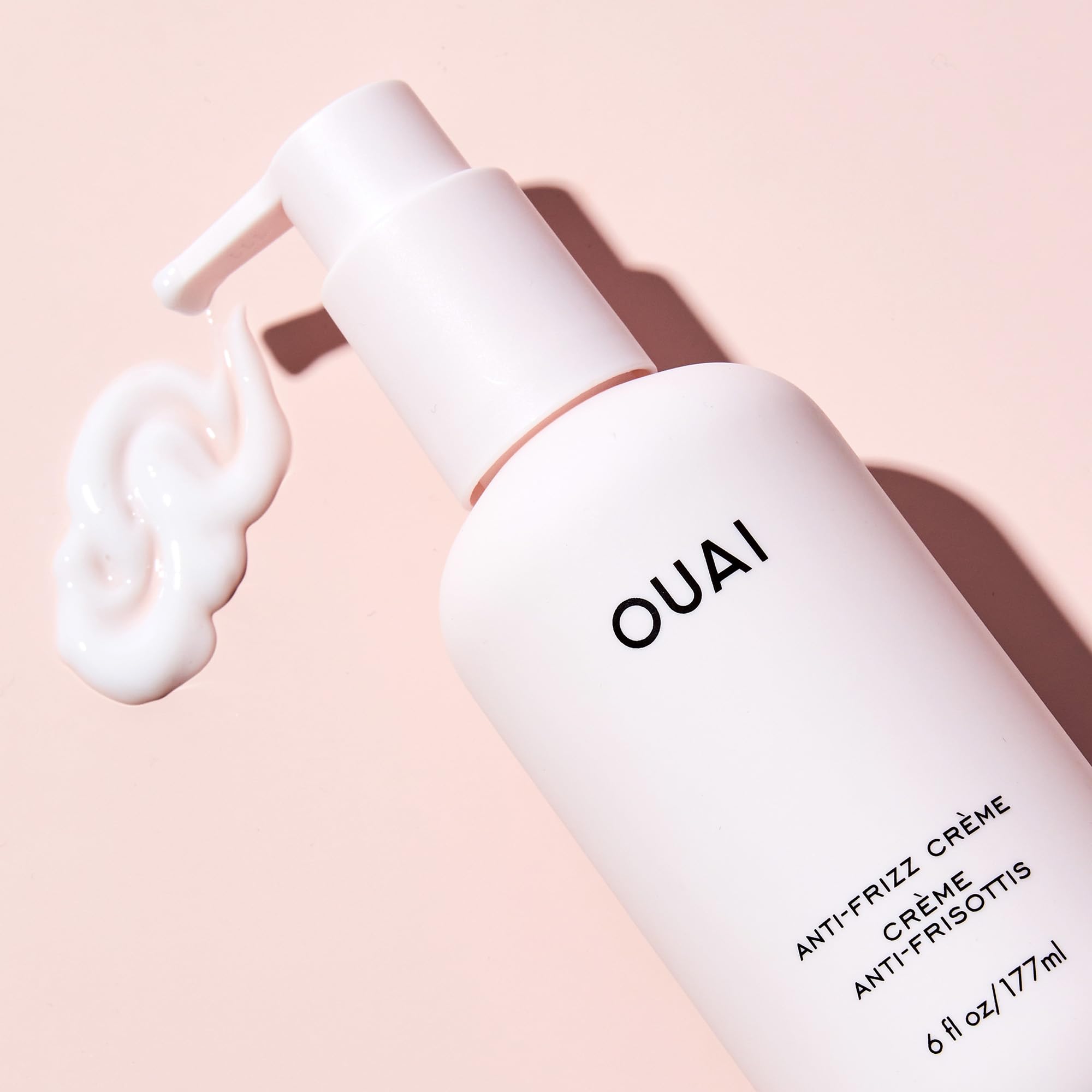 OUAI crema anti-frizz uso entre días para retoques suaves.