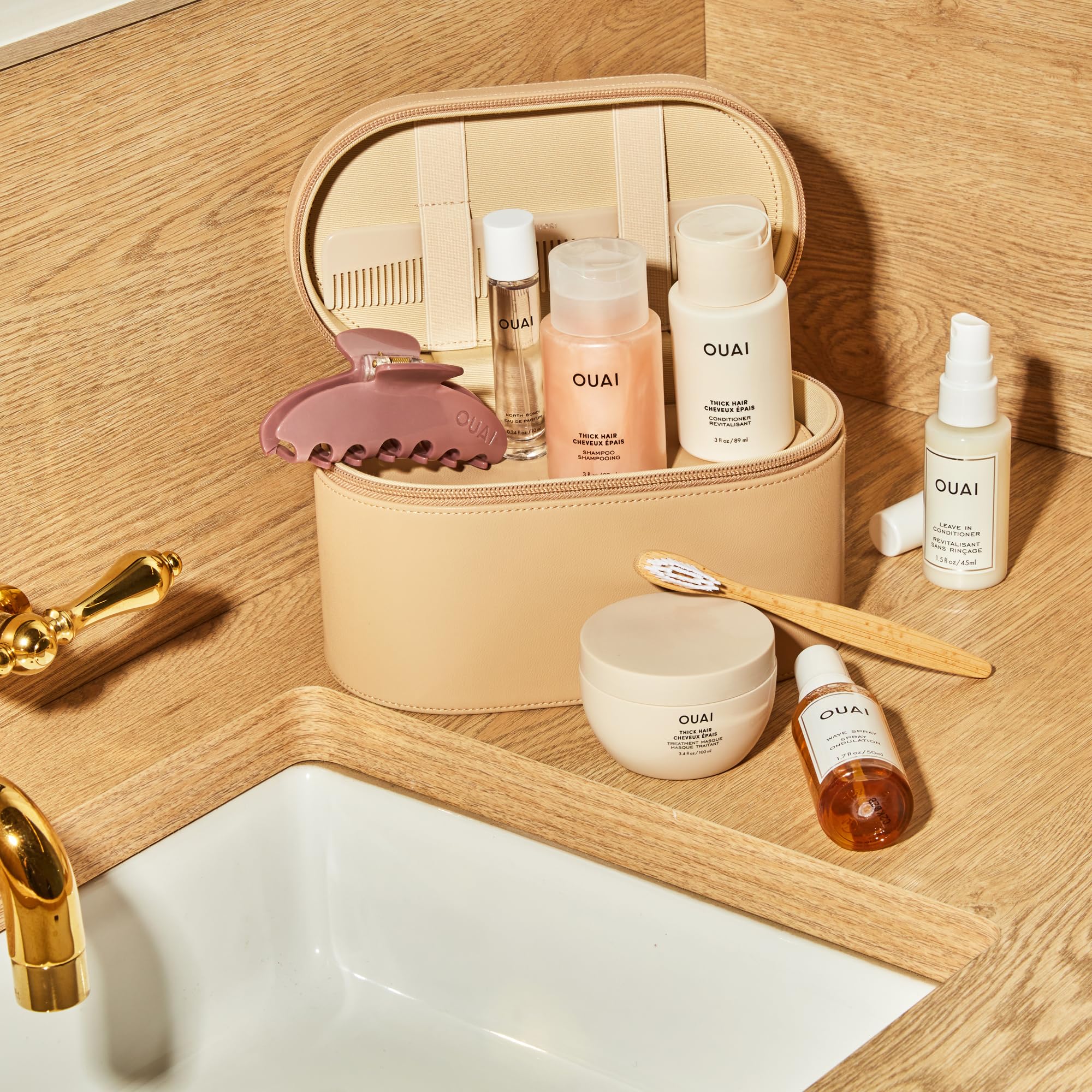 Envase compacto de OUAI Fine, ideal para viajes.
