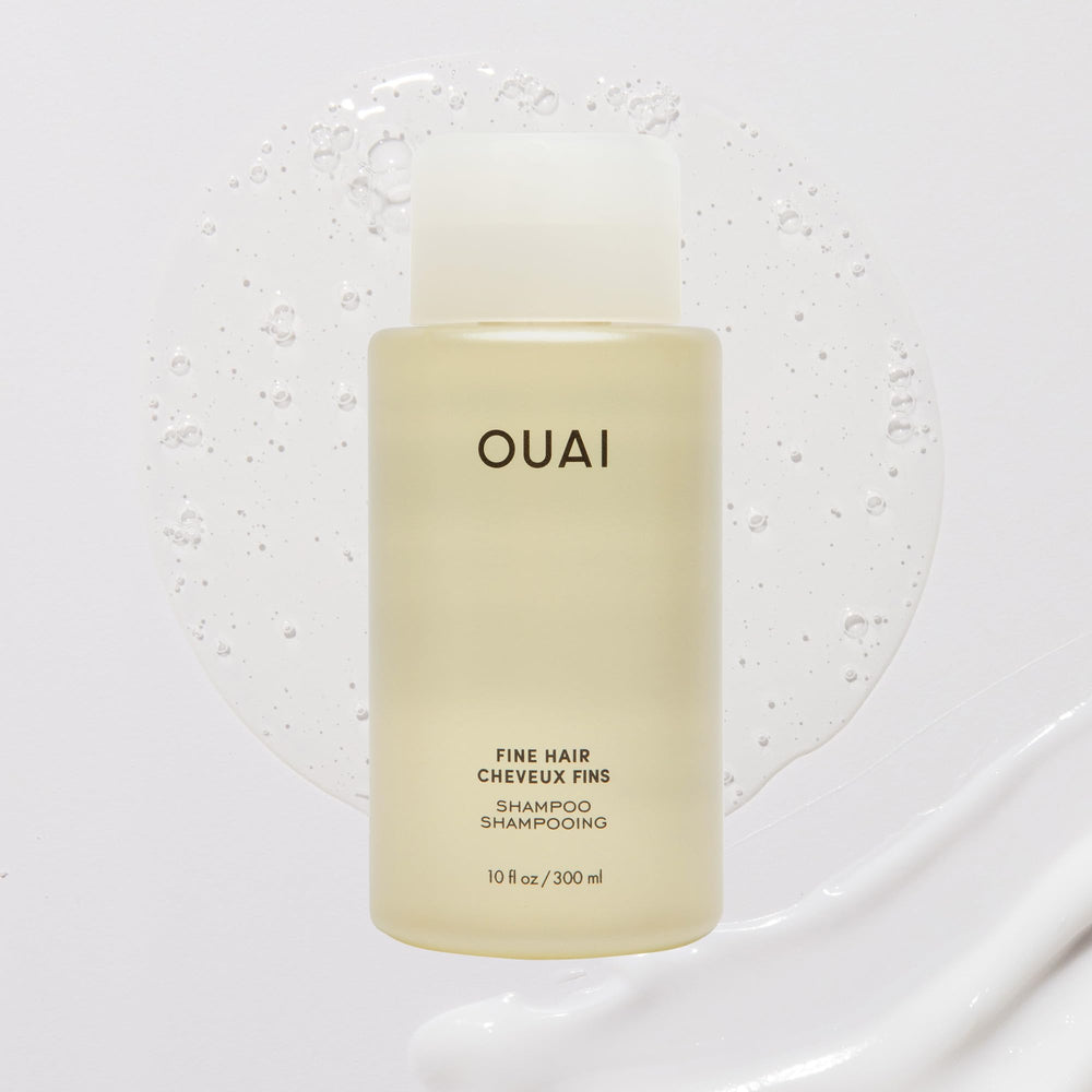 Limpieza suave sin sulfatos de OUAI Fine para cabello sensible.