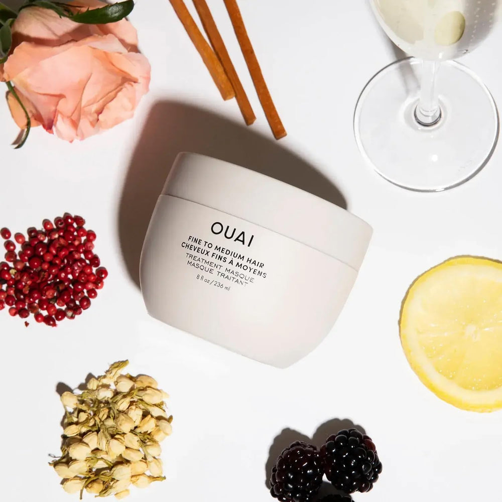 OUAI panthenol aporta brillo y fortaleza al cabello.
