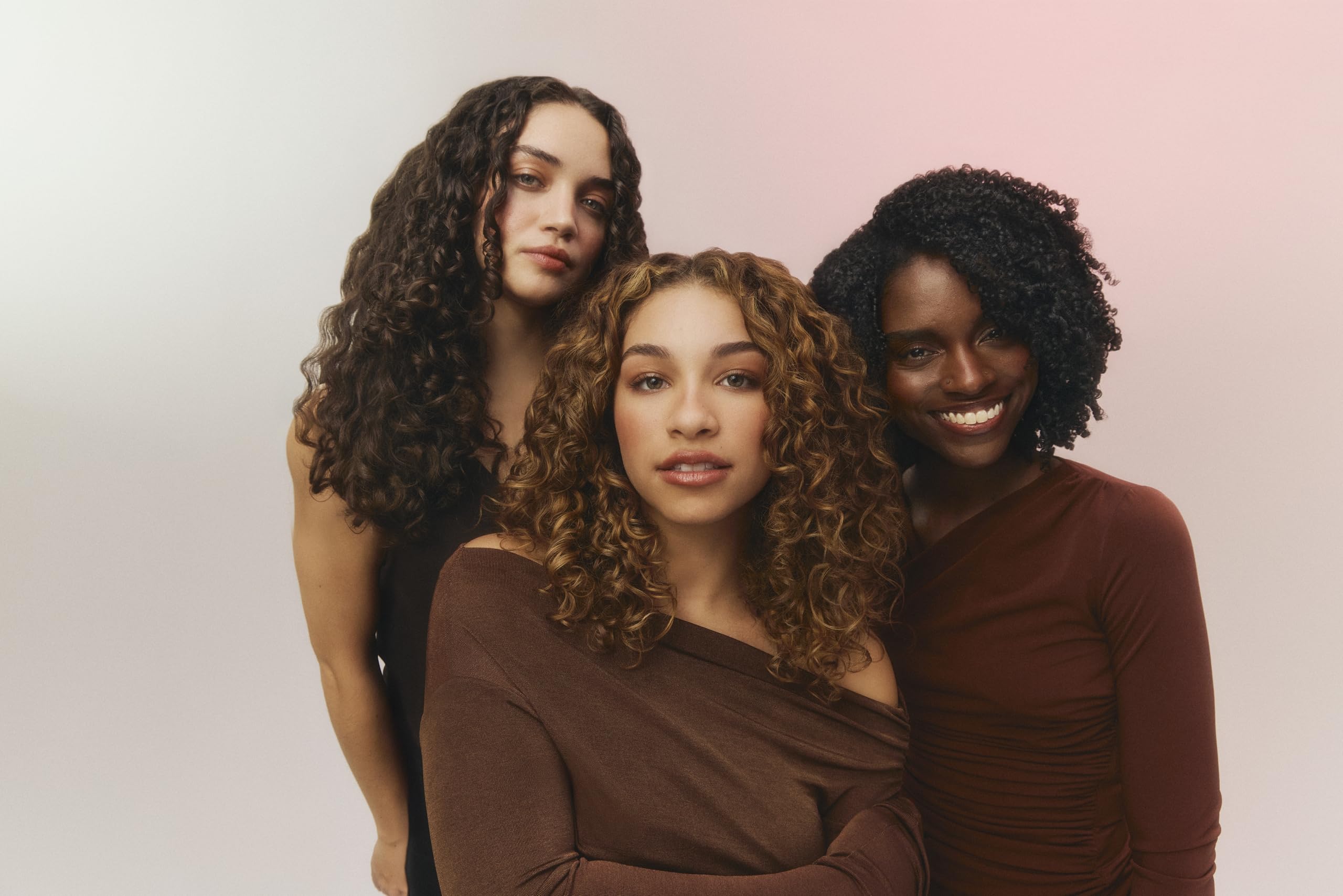 Extractos de girasol, oliva y chía nutriendo el cabello.