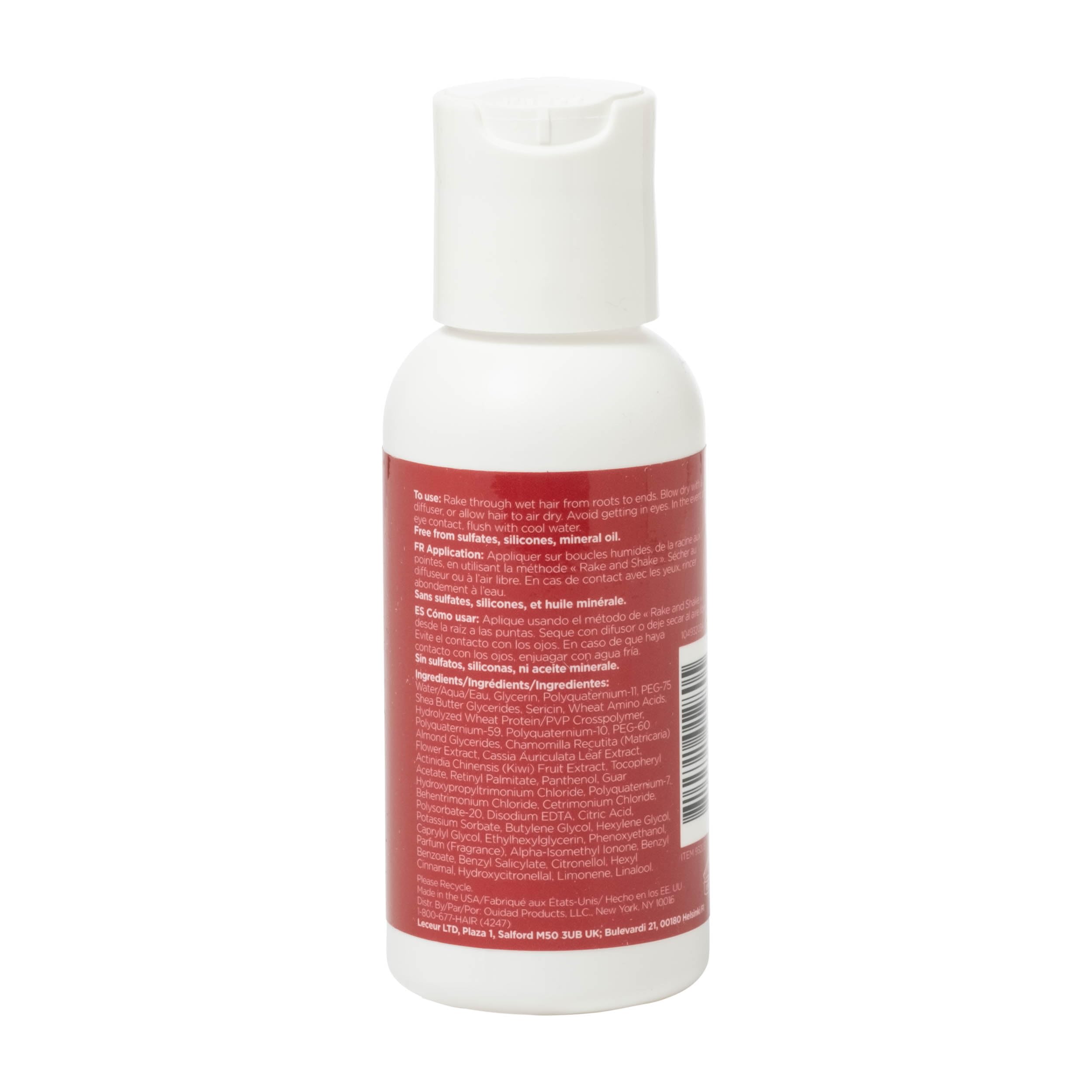 Rizos brillantes y definidos sin crujido gracias al gel.
