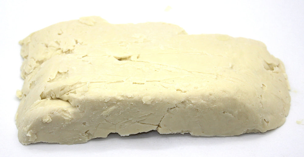 Our Earth's Secrets Manteca Karité Ivory textura crema, ideal para hidratación diaria.