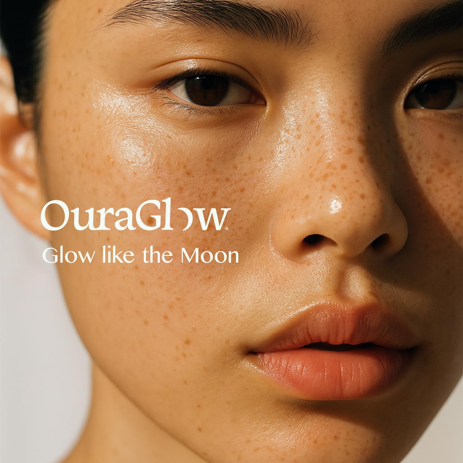 OURAGLOW textura suave con piedra luna ilumina la mirada.