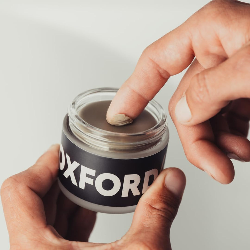 OXFORDhill Texture Clay natural finish closeup highlights a non-shiny matte look for long-lasting hold.