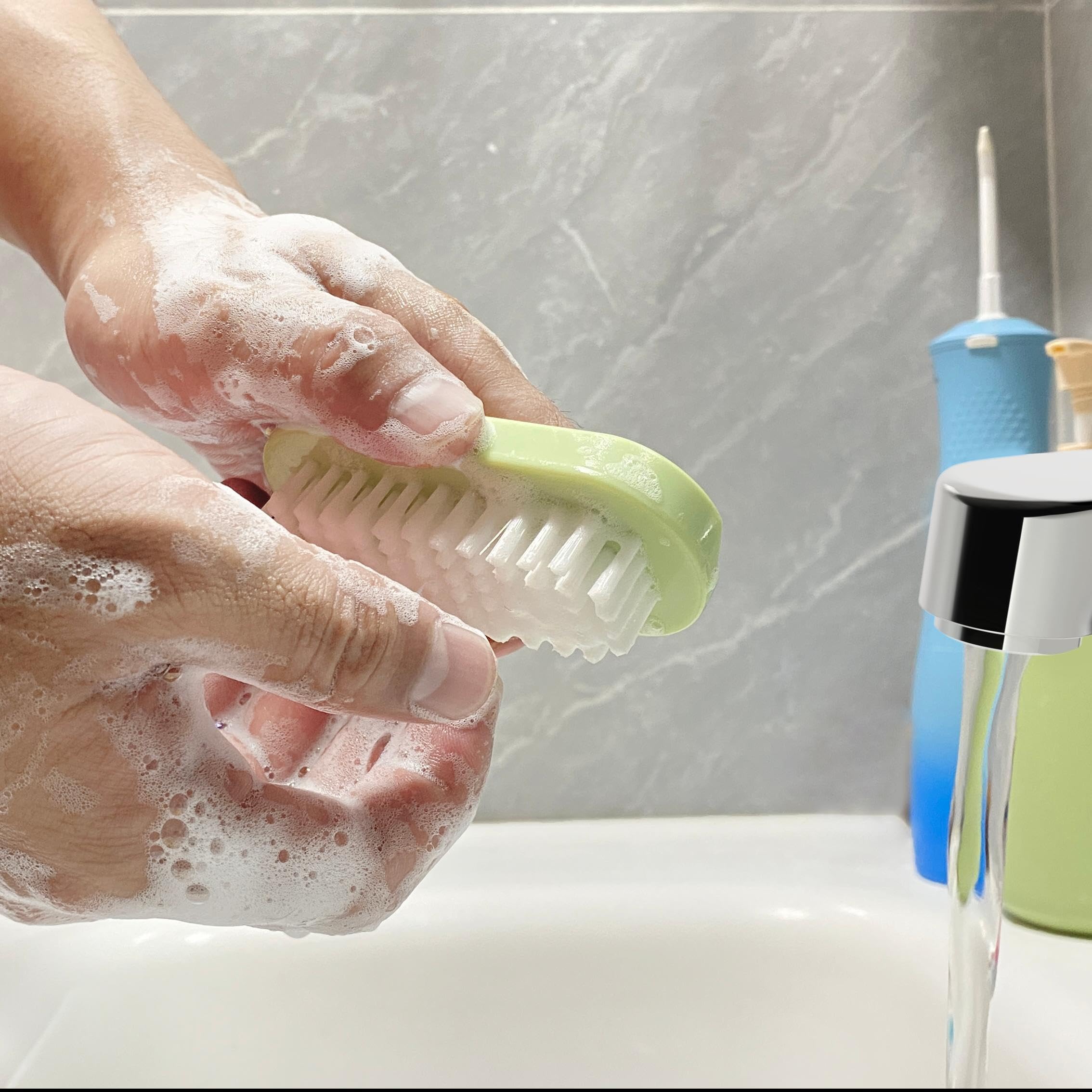 OYEWALLS compact nail brush for travel