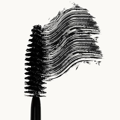 Wand close-up reveals a fluffy brush ideal for lash separation.