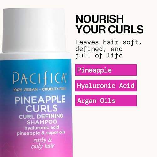 Pacifica champú Piña, cabello mojado, rizos más definidos tras el lavado.