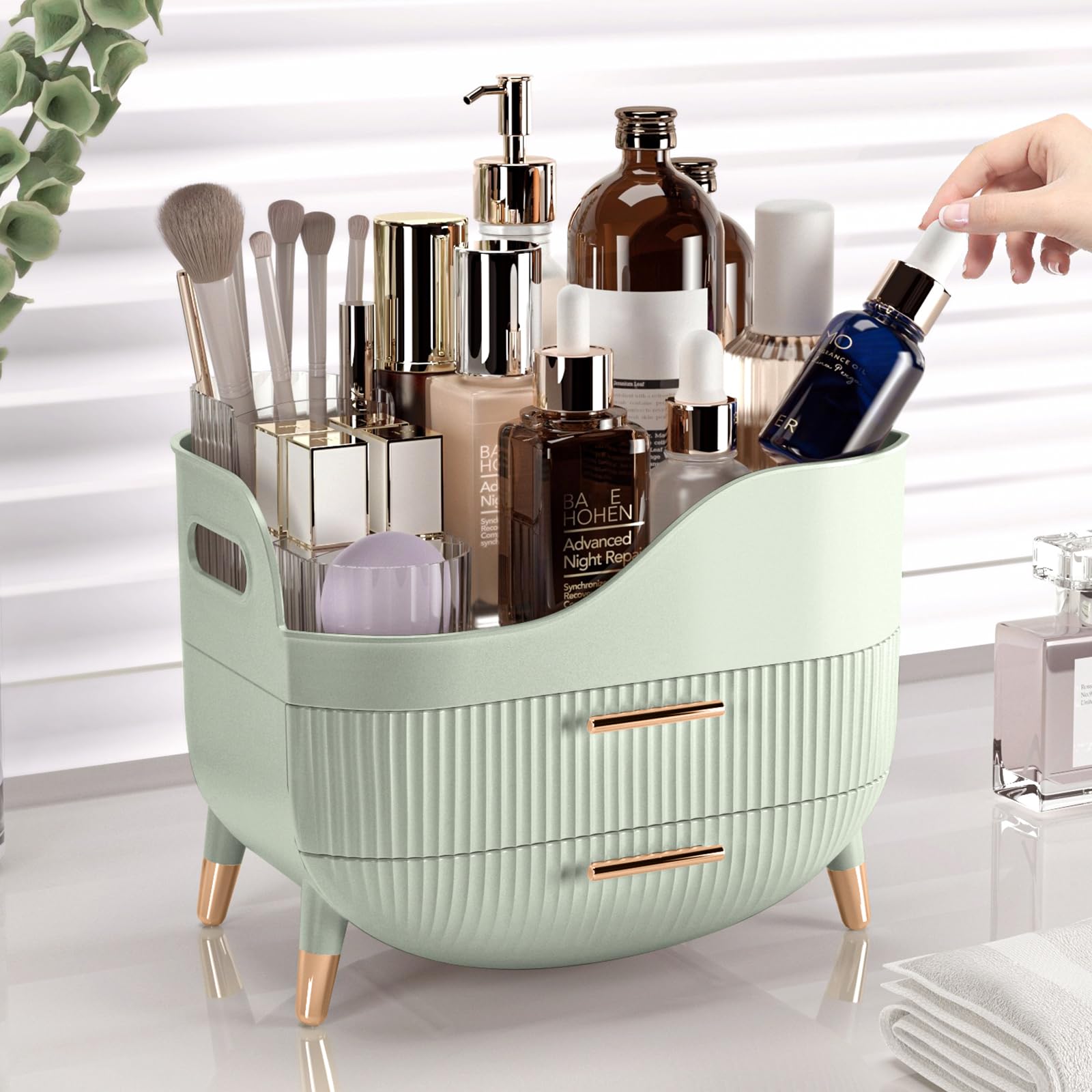 Pajiriona portable, nonslip base keeps the vanity stable.