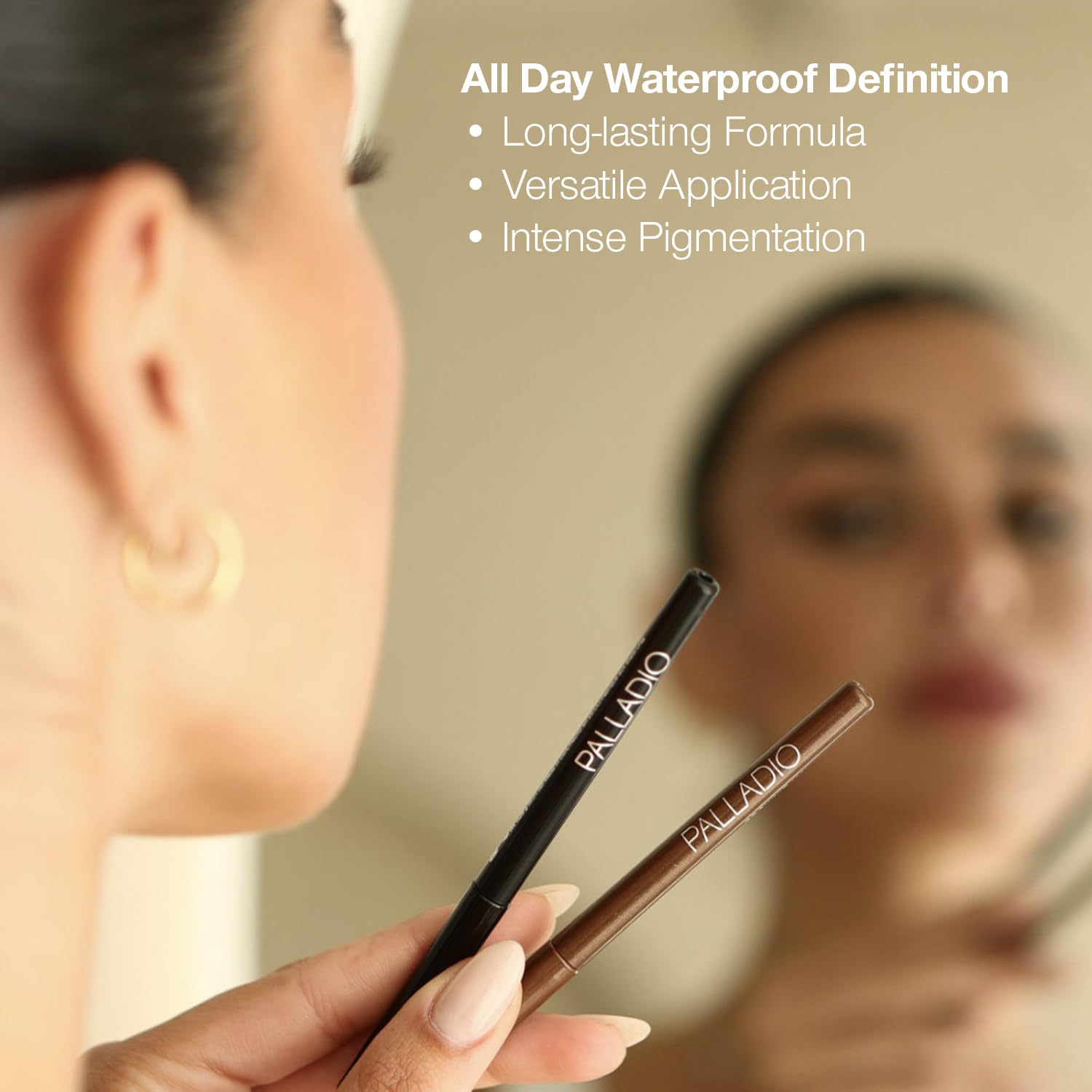 Delineador Palladio retráctil con baja transferencia para looks limpios.