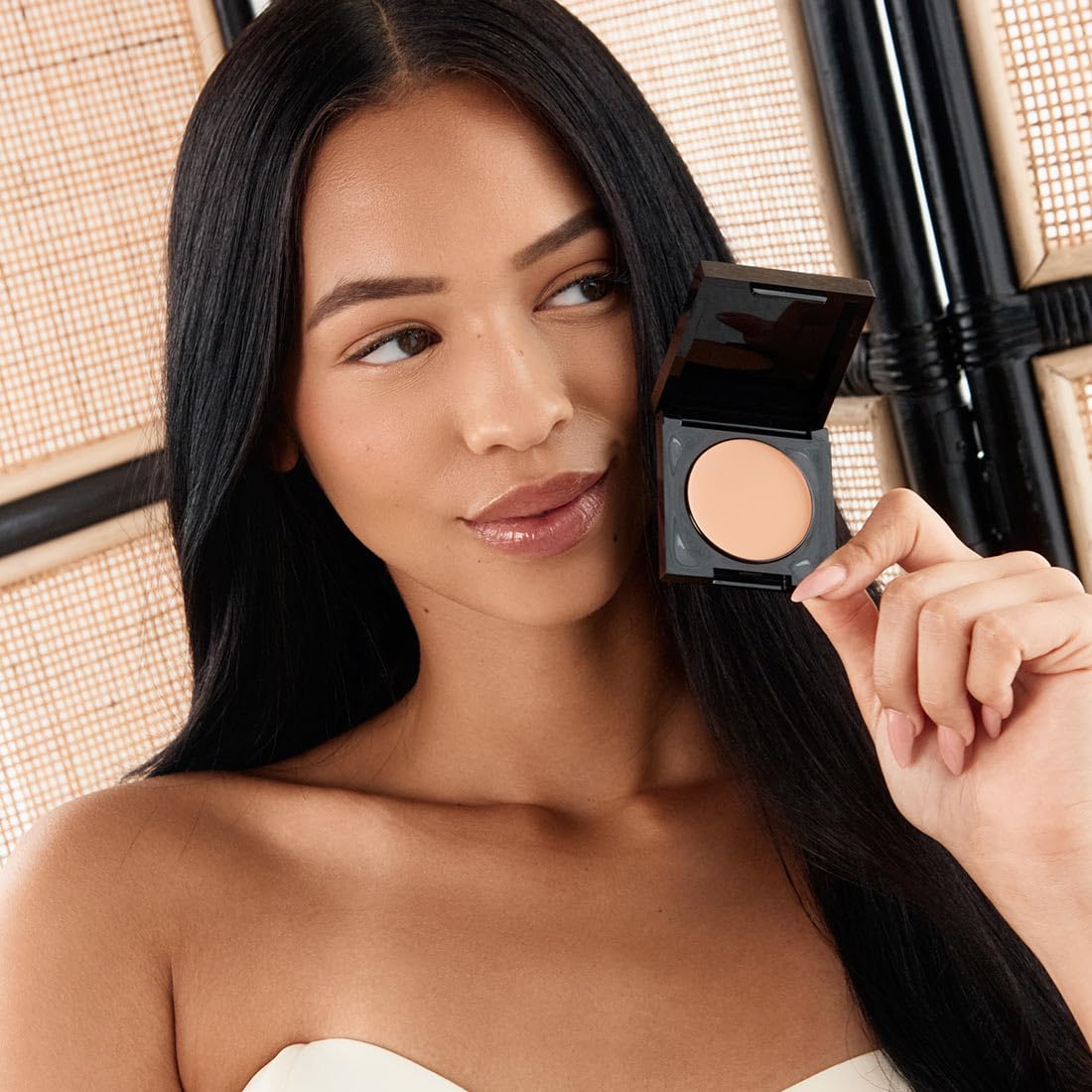 Palladio Iluminador de Ojos: tono Nude Medio para tonos medios.