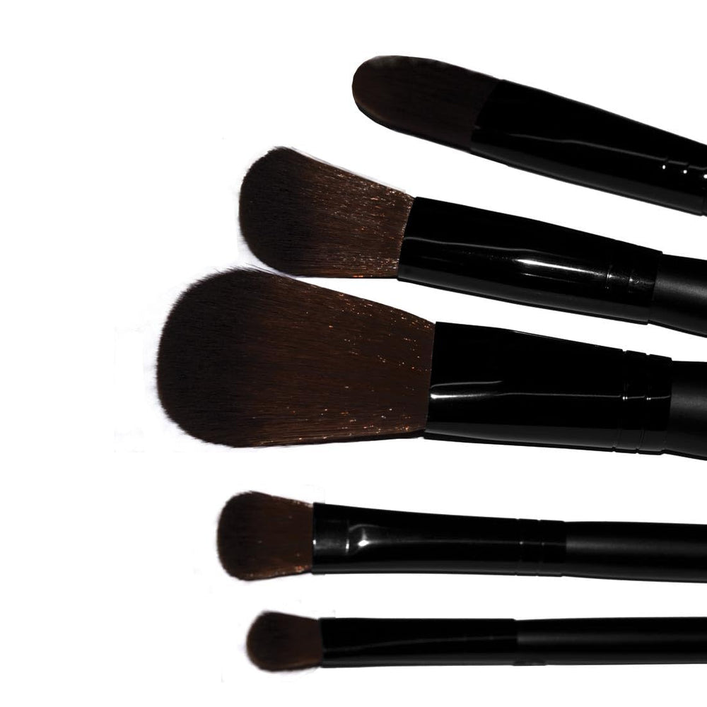 Palladio Smudge Brush precision tip for targeted accent and definition.