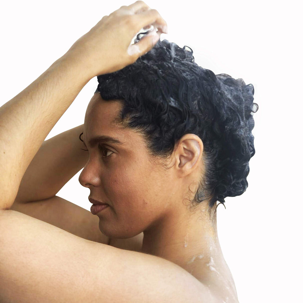 Palmer's Cocoa Butter Length Retention Shampoo strengthening protectants close-up; helps reduce breakage.