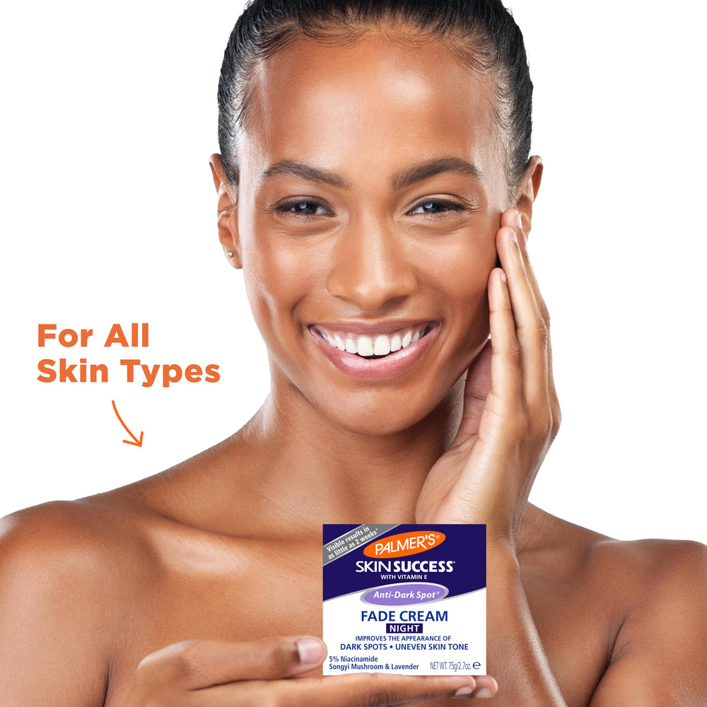 Textura cremosa de Palmer's Skin Success se absorbe suave y humecta la piel.