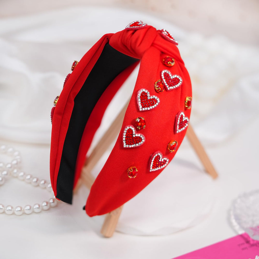 Diadema Palotay estilo versátil para prendas casuales o formales.