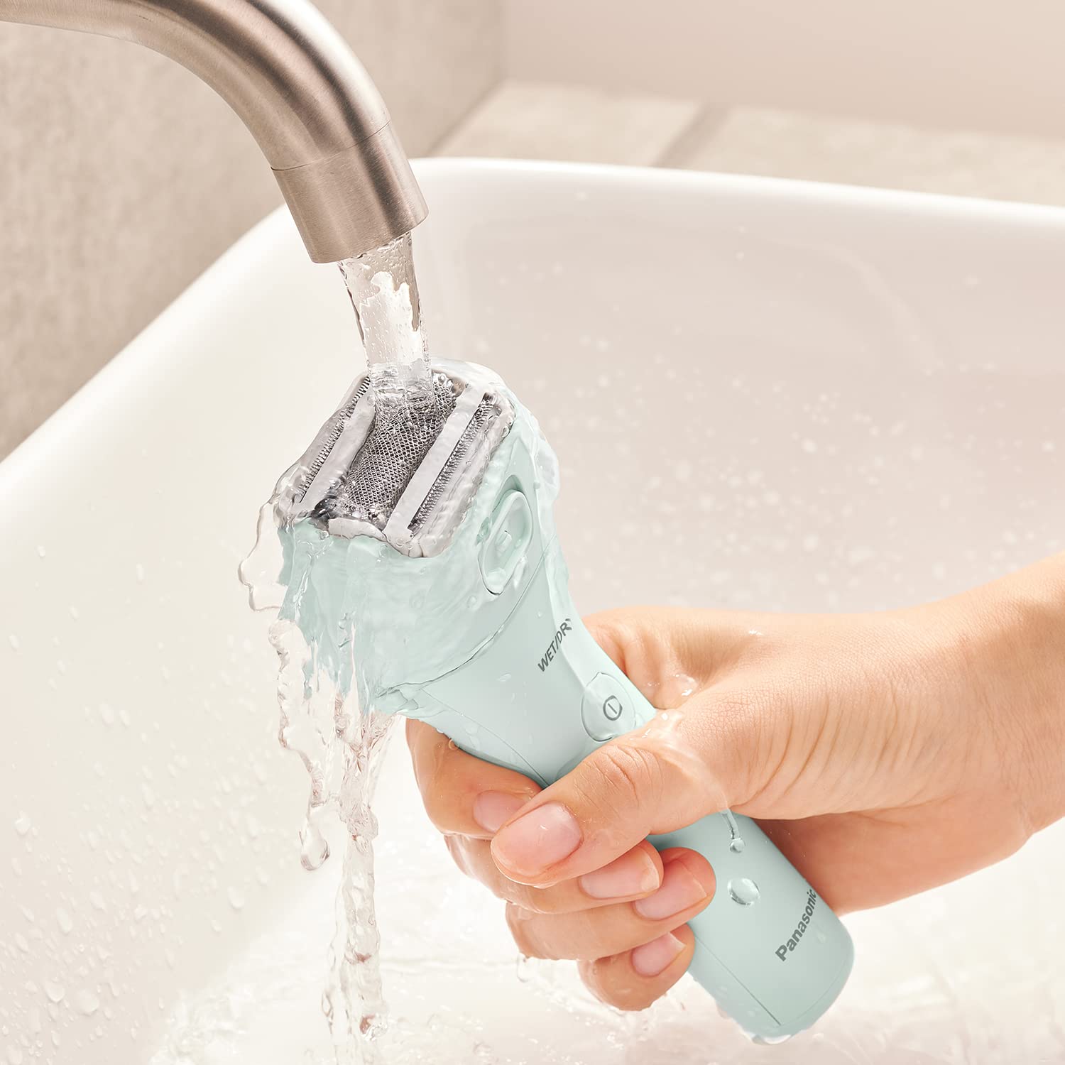 Panasonic ES-AWL6AG waterproof design for wet-dry use