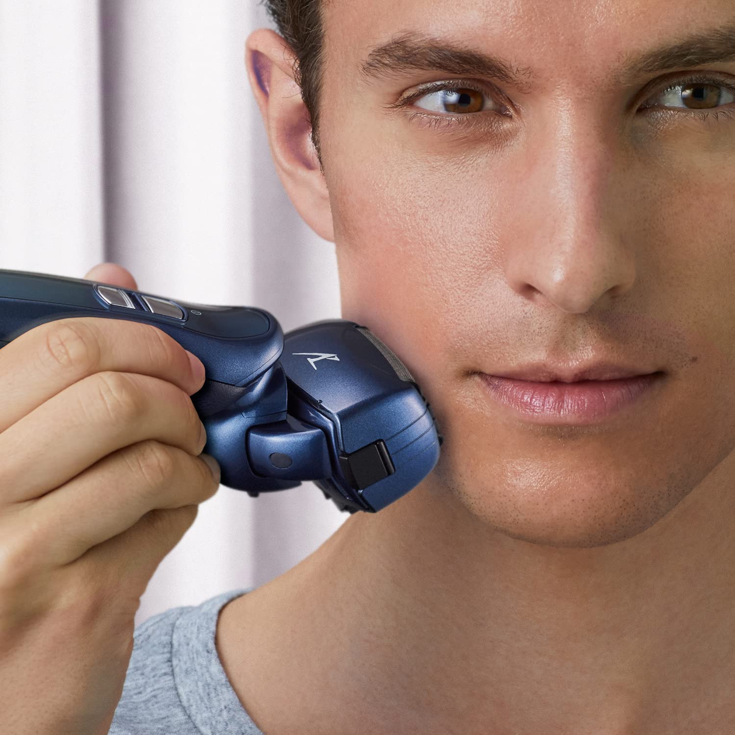 Panasonic hypoallergenic blades with precision-honed edges for gentle contact.