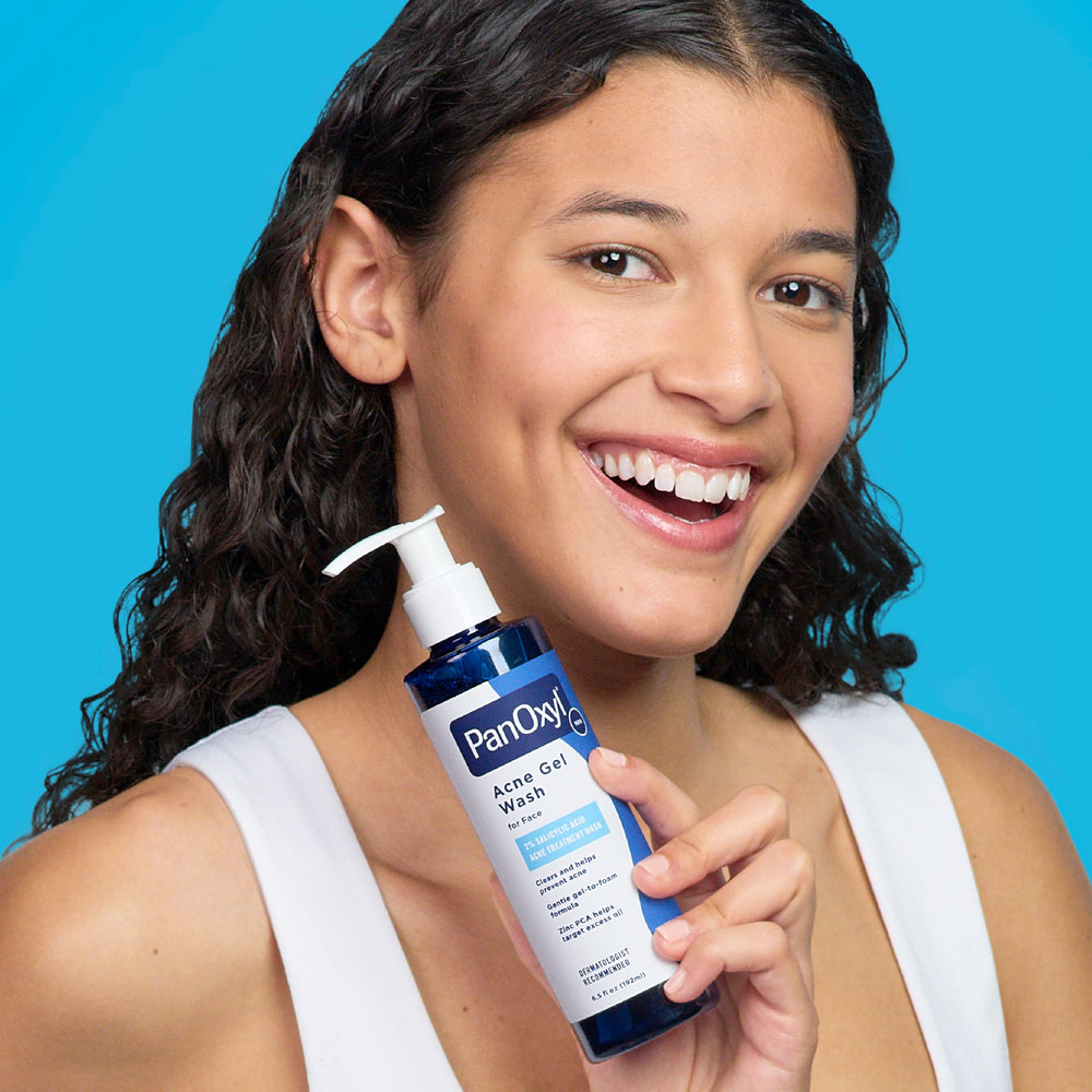PanOxyl gel de limpieza con aloe y alga azul para hidratación calmante.
