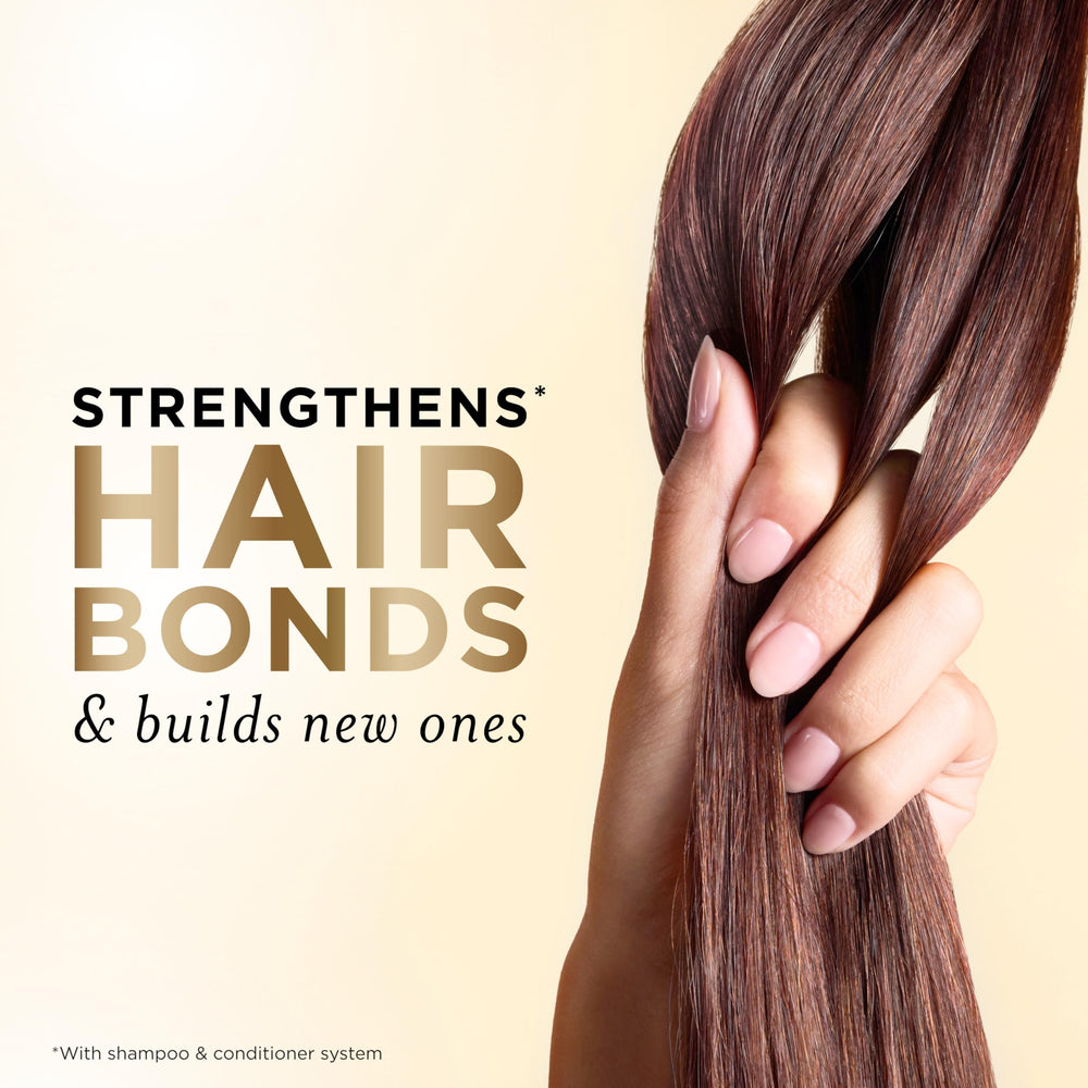 Pantene Volumen Ligero, enfoque en raíces, añade volumen visible para cabello fino.