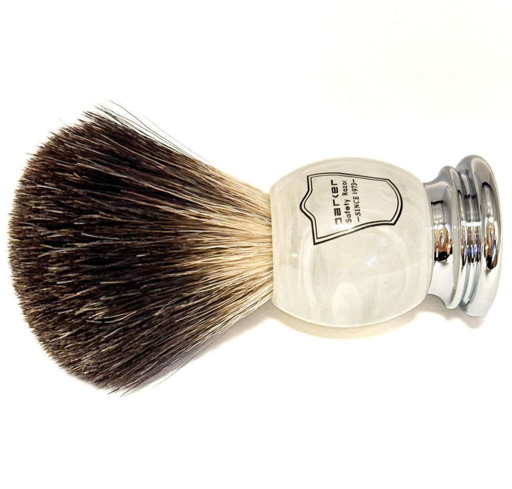 Parker brush with a 22 mm knot for controlled exfoliation.