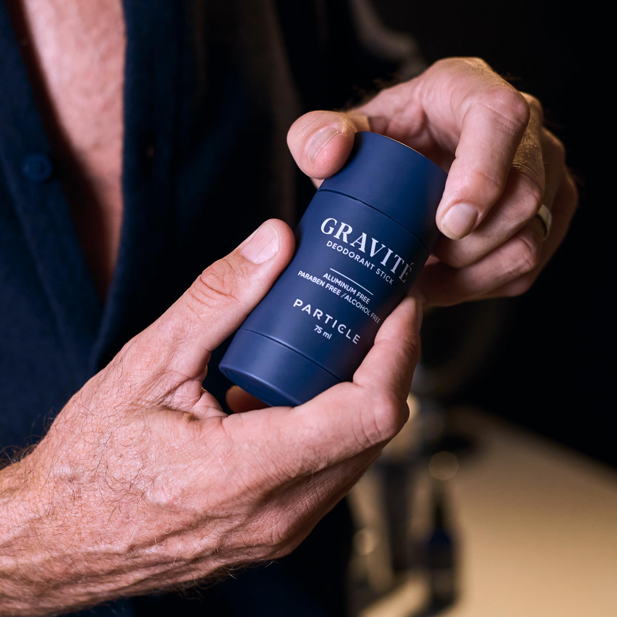 Particle Gravité Deodorant application on arm demonstrates easy reapplication.