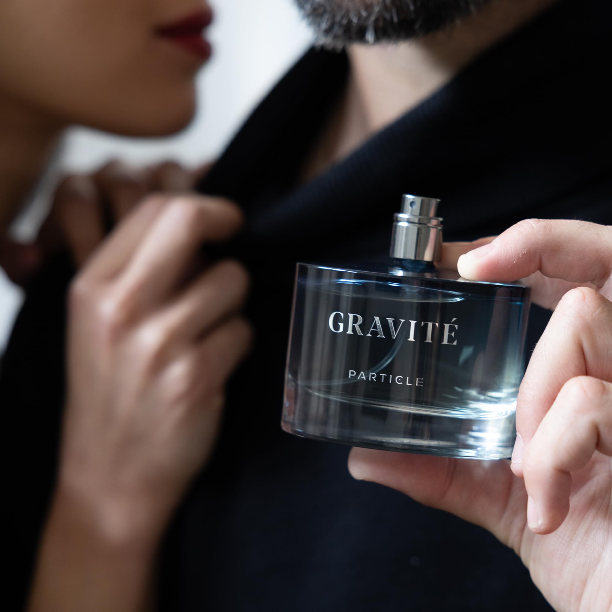 Particle Gravité packaging box presents a gift-worthy presentation.
