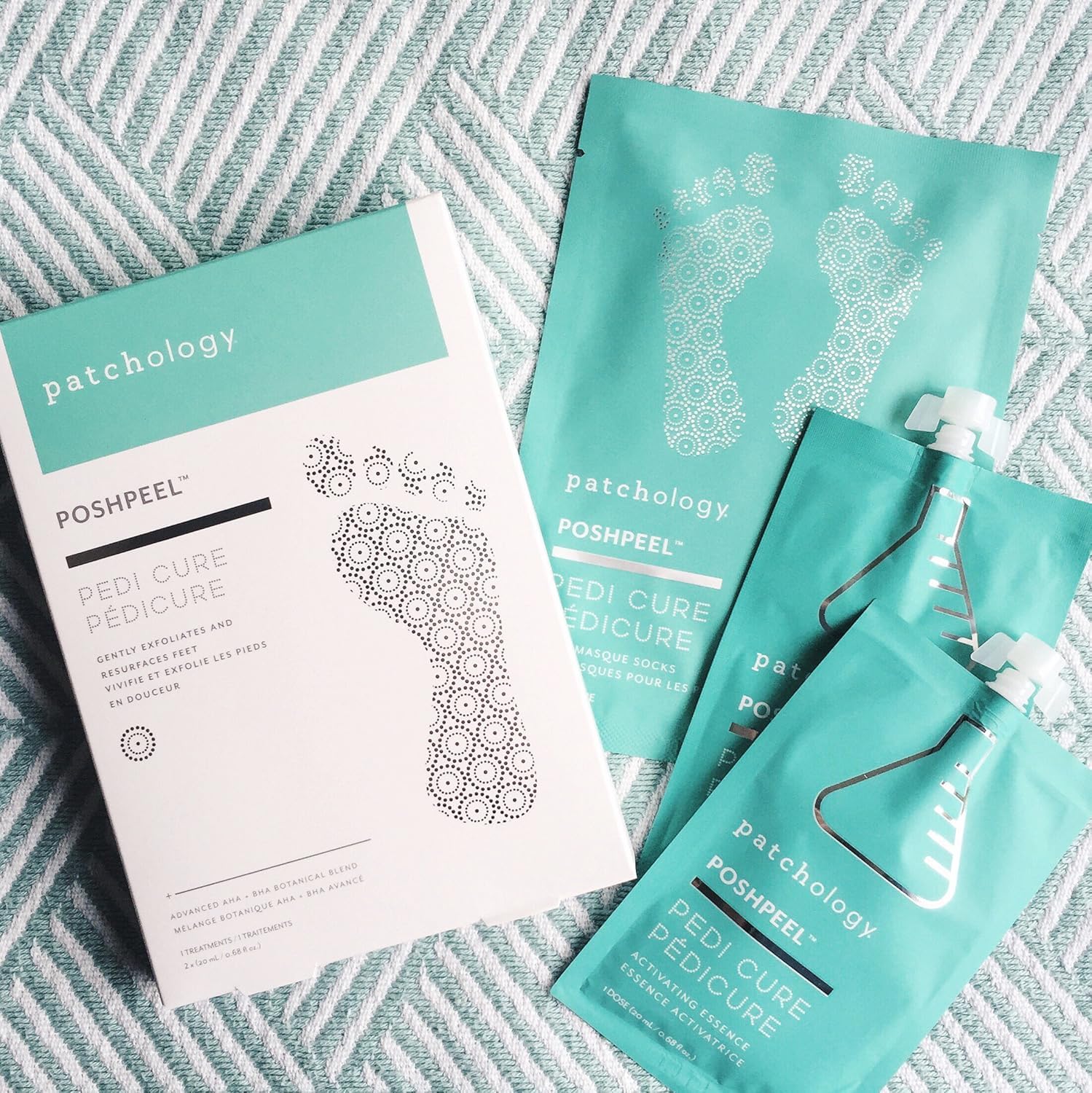 Patchology PoshPeel Pedi Cure: pies antes y después mostrando la renovación de la piel