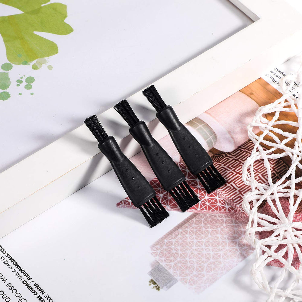 Patelai multi-functional clipper cleaning brush suitable for razors, clippers, and trimmers.
