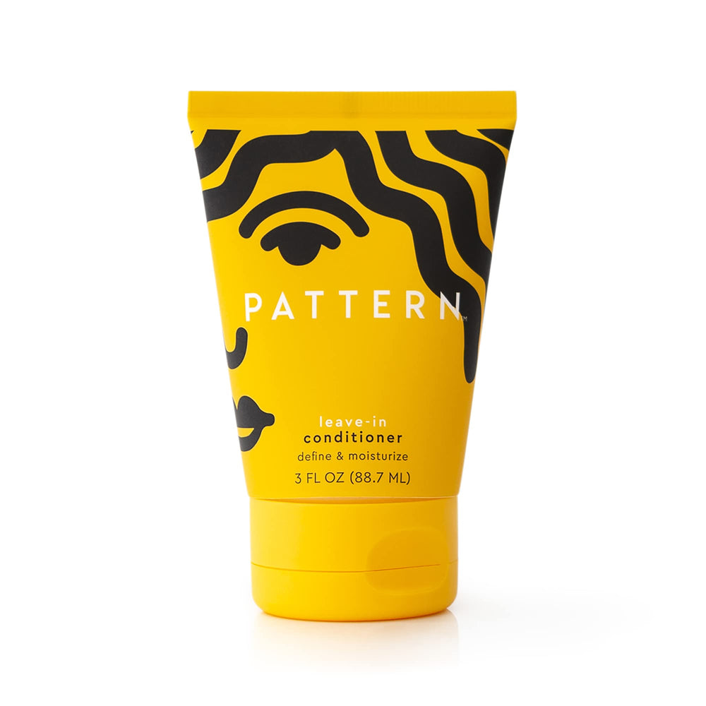 PATTERN Acondicionador sin enjuague en botella de viaje aporta hidratación y definición suave para rizos.