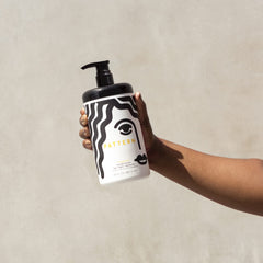 PATTERN Hands applying conditioner to distribute evenly through hair