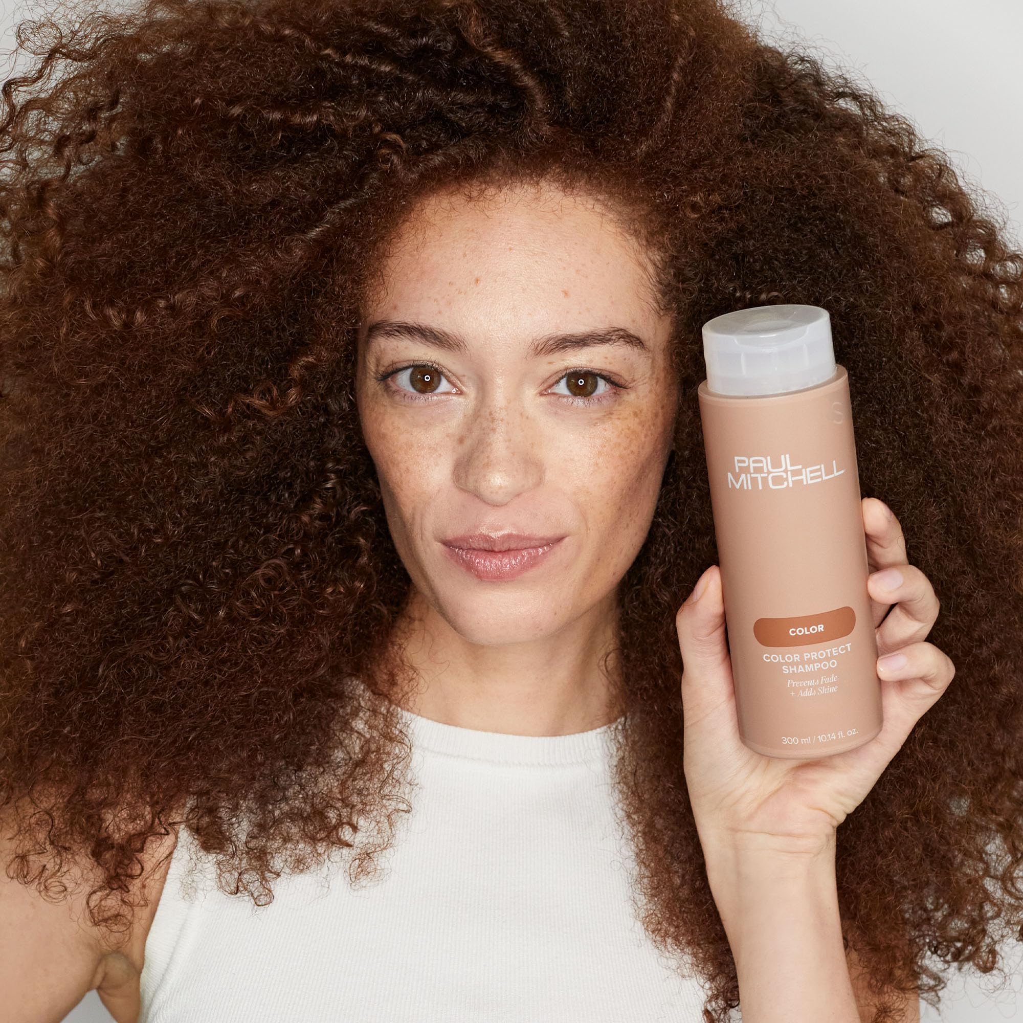 Paul Mitchell Color Protect Shampoo: protege contra daños UV gracias al girasol.